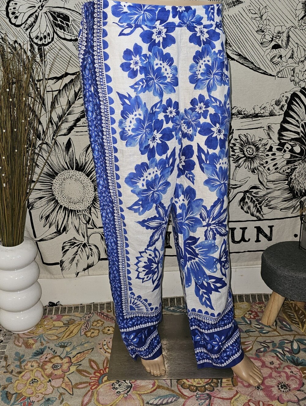 Magaschoni Blue and White Floral 100% Linen Pants With Pockets Sz Medium